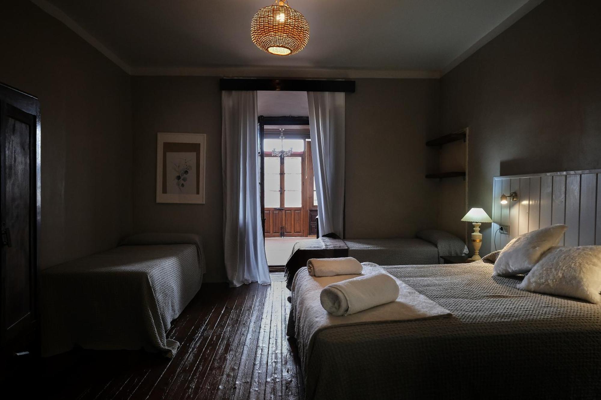 Casa Rural Palacio Conde De Aldana Con Piscina Entre Encinares Y Dehesas Terradillos Exteriör bild