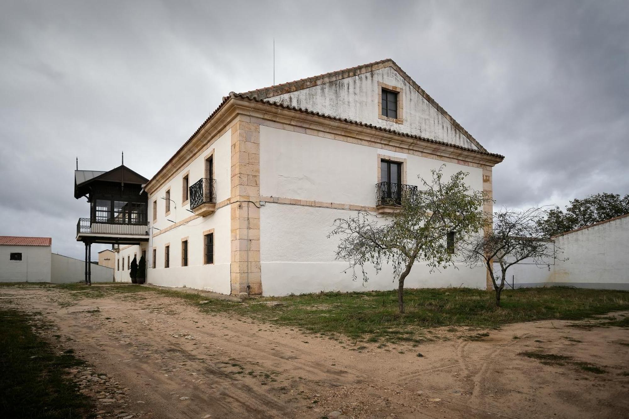 Casa Rural Palacio Conde De Aldana Con Piscina Entre Encinares Y Dehesas Terradillos Exteriör bild