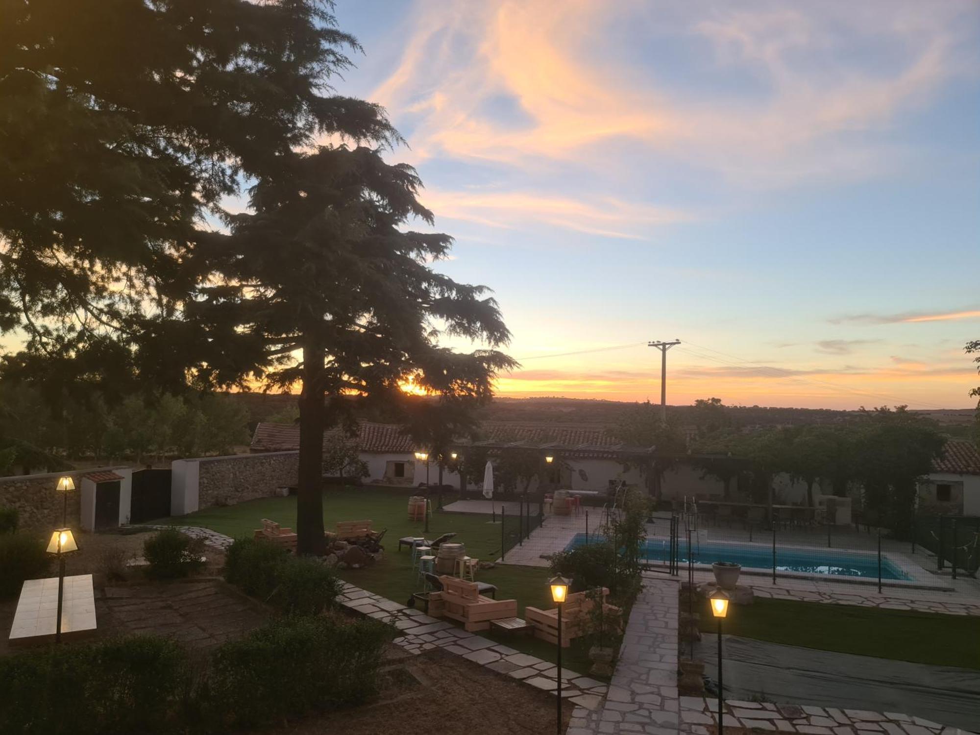 Casa Rural Palacio Conde De Aldana Con Piscina Entre Encinares Y Dehesas Terradillos Exteriör bild