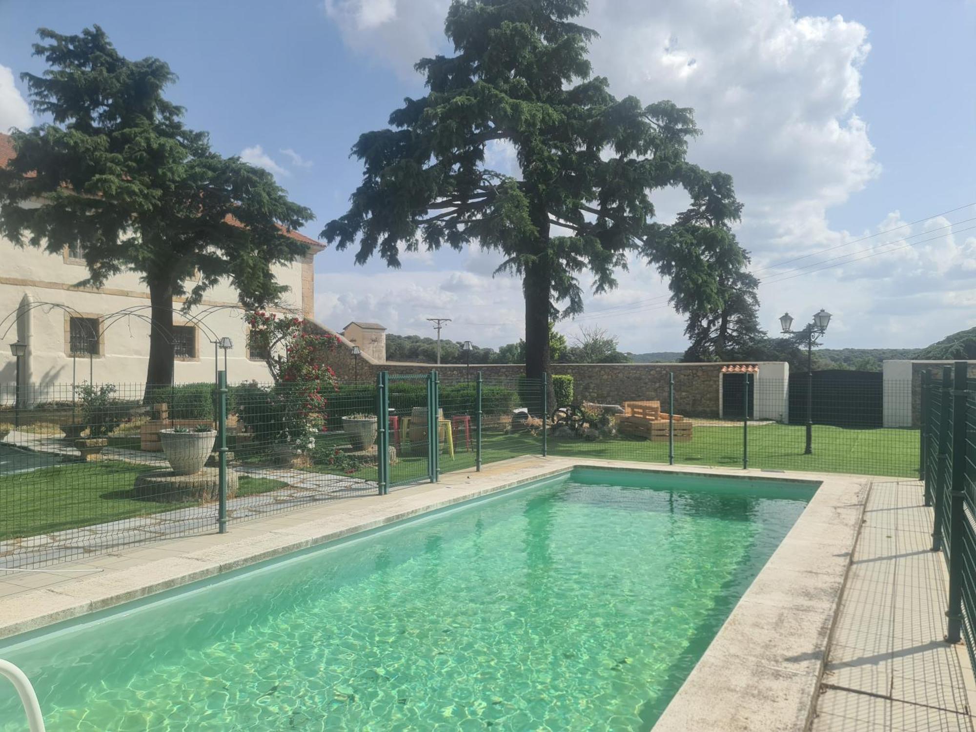 Casa Rural Palacio Conde De Aldana Con Piscina Entre Encinares Y Dehesas Terradillos Exteriör bild