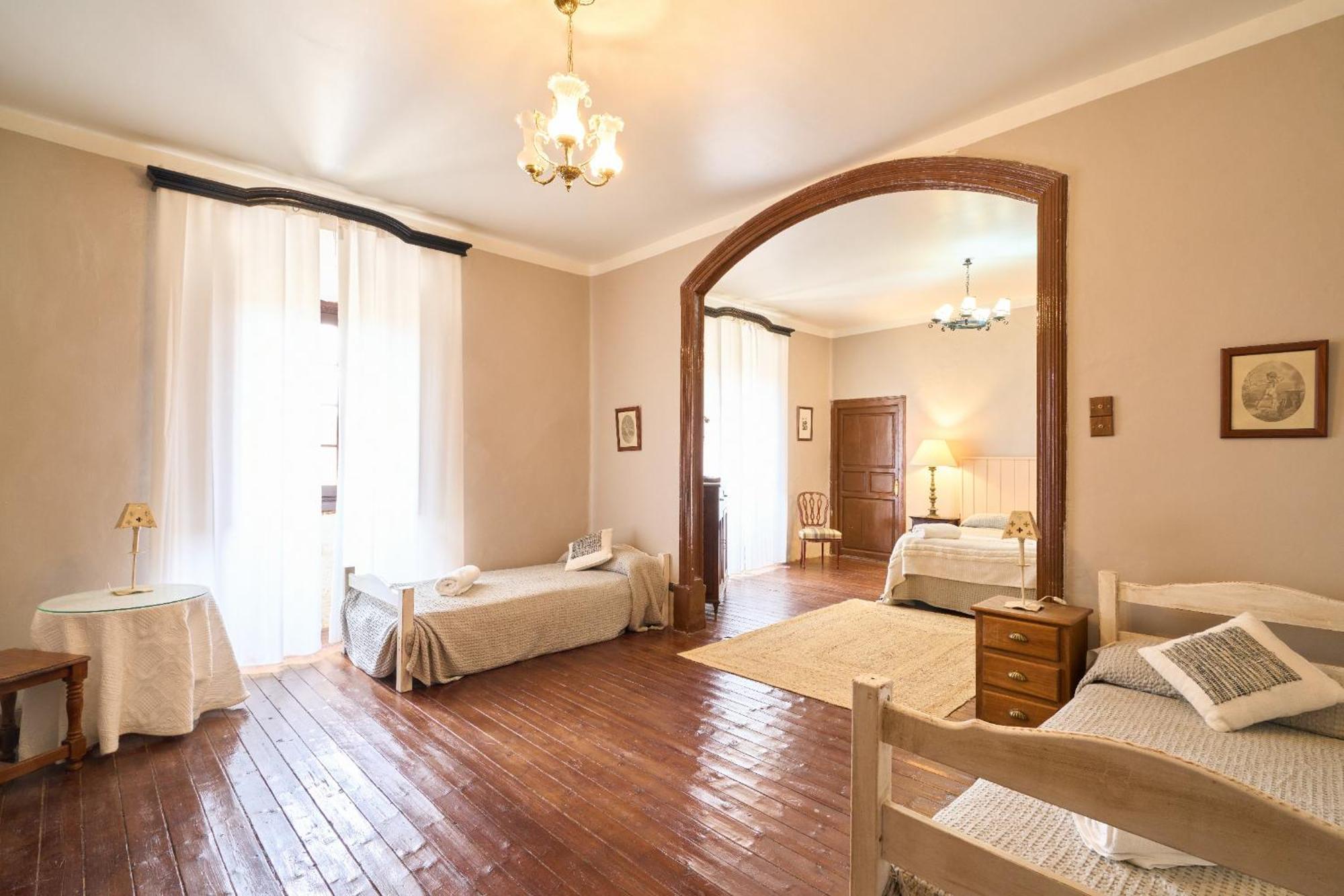 Casa Rural Palacio Conde De Aldana Con Piscina Entre Encinares Y Dehesas Terradillos Exteriör bild